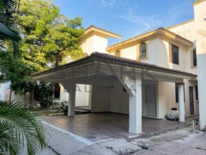 Casa en Venta en Tampico, Tamaulipas; Colonia El Charro, Avenida Herradura