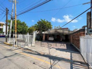 Casa en venta con departamento, calle Carranza esquina Ejercito Mexicano; colonia Flores Magon, Ciudad Madero, Tamaulipas