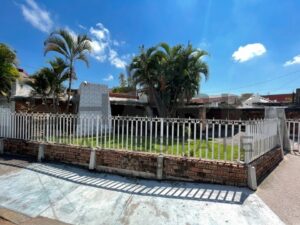 Casa en venta con departamento, calle Carranza esquina Ejercito Mexicano; colonia Flores Magon, Ciudad Madero, Tamaulipas