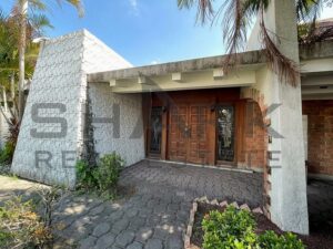 Casa en venta con departamento, calle Carranza esquina Ejercito Mexicano; colonia Flores Magon, Ciudad Madero, Tamaulipas