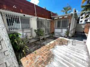 Casa en venta con departamento, calle Carranza esquina Ejercito Mexicano; colonia Flores Magon, Ciudad Madero, Tamaulipas