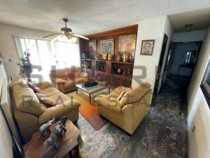 Casa en venta con departamento, calle Carranza esquina Ejercito Mexicano; colonia Flores Magon, Ciudad Madero, Tamaulipas