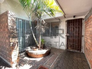Casa en venta con departamento, calle Carranza esquina Ejercito Mexicano; colonia Flores Magon, Ciudad Madero, Tamaulipas