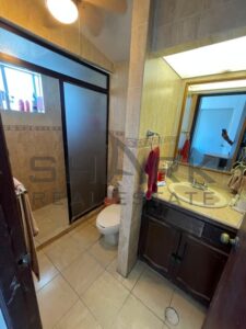 Casa en venta con departamento, calle Carranza esquina Ejercito Mexicano; colonia Flores Magon, Ciudad Madero, Tamaulipas